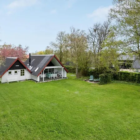 Three-bedroom In Sydals Skovbyballe