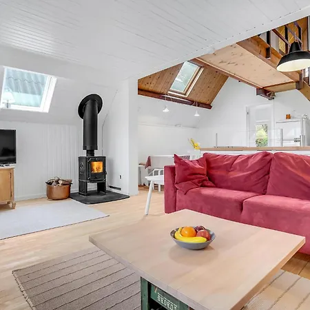 Three-bedroom In Sydals Skovbyballe